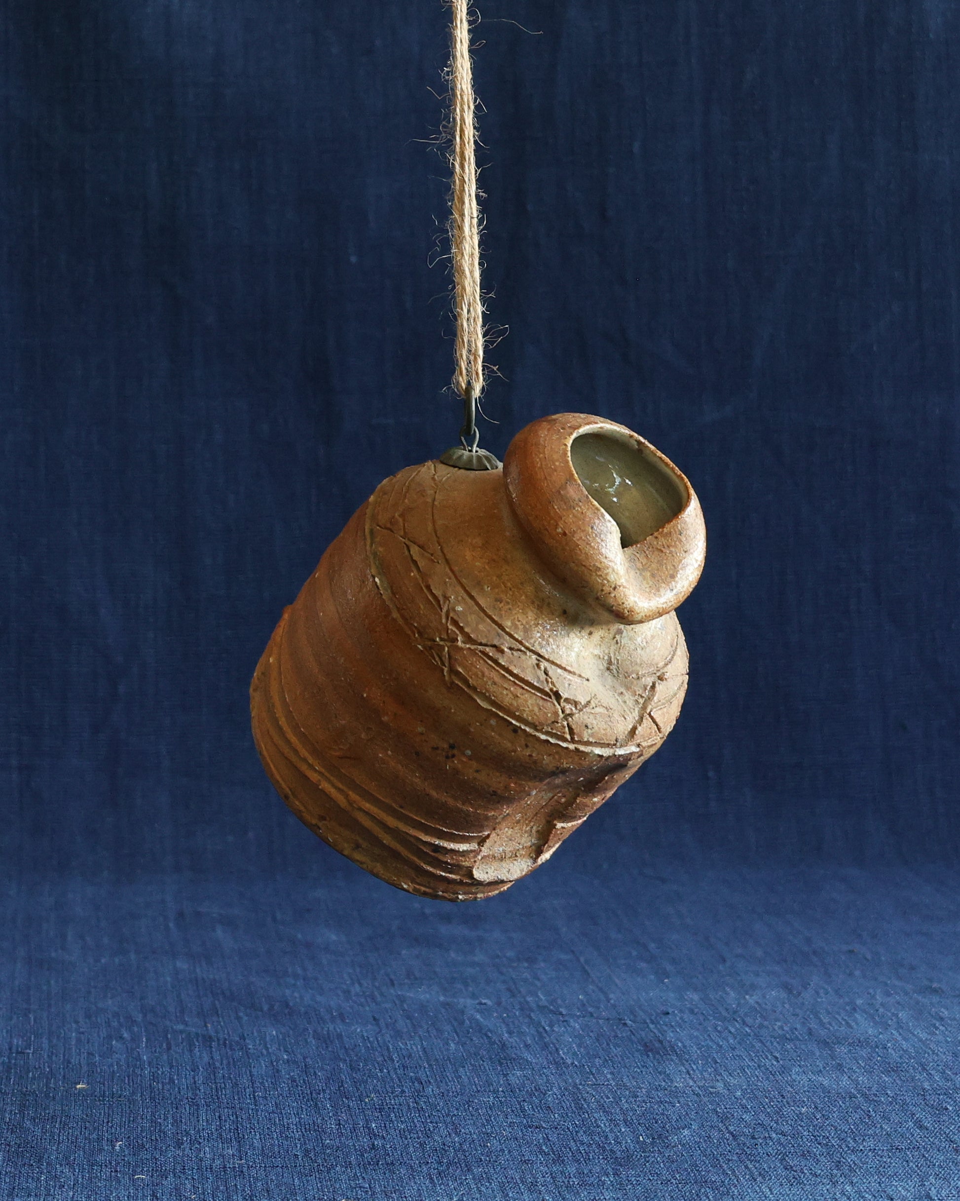 Shigarayaki Hanging Vase